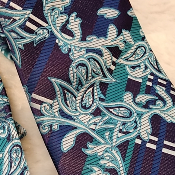 3/$15 John Sparks Neck Tie and Pocket Square - Picture 2 of 8